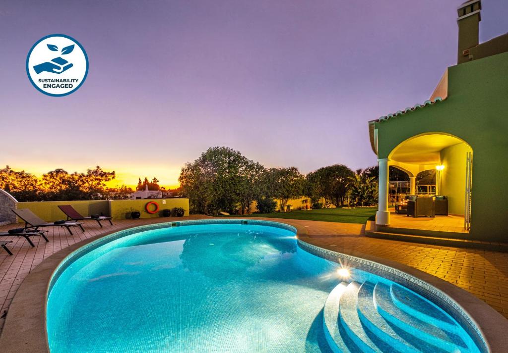 Πισίνα στο ή κοντά στο Villa San Juan by Algarve Vacation