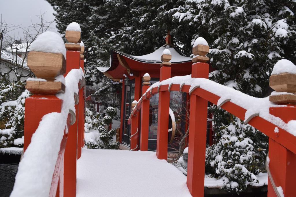 Gîte Au printemps Japonais, petit train de la Mure, parc des Ecrins - Casa De Dos Dormitorios
