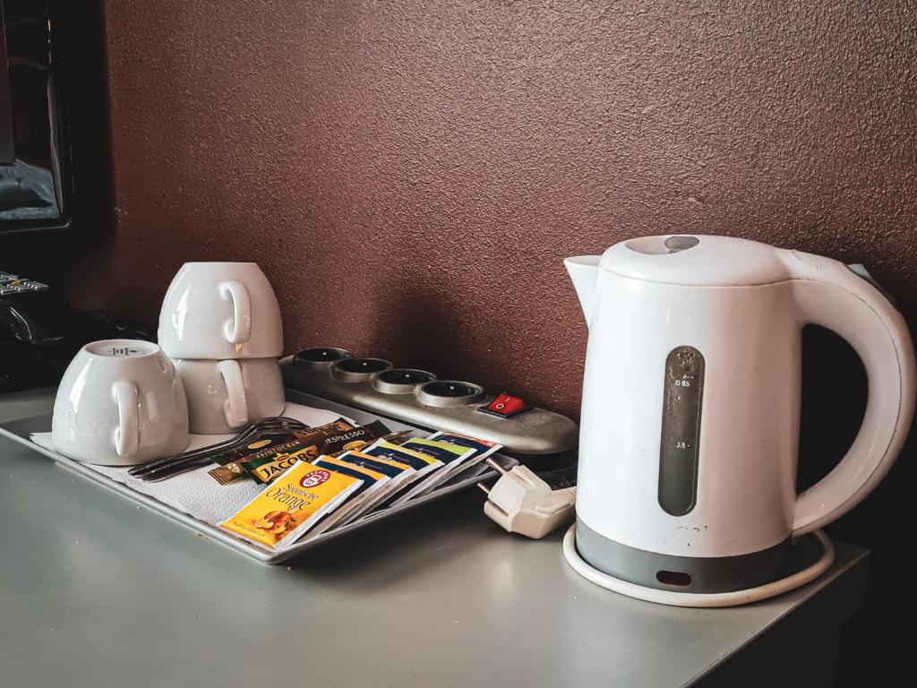Příslušenství pro přípravu čaje a kávy v ubytování Hotel 108