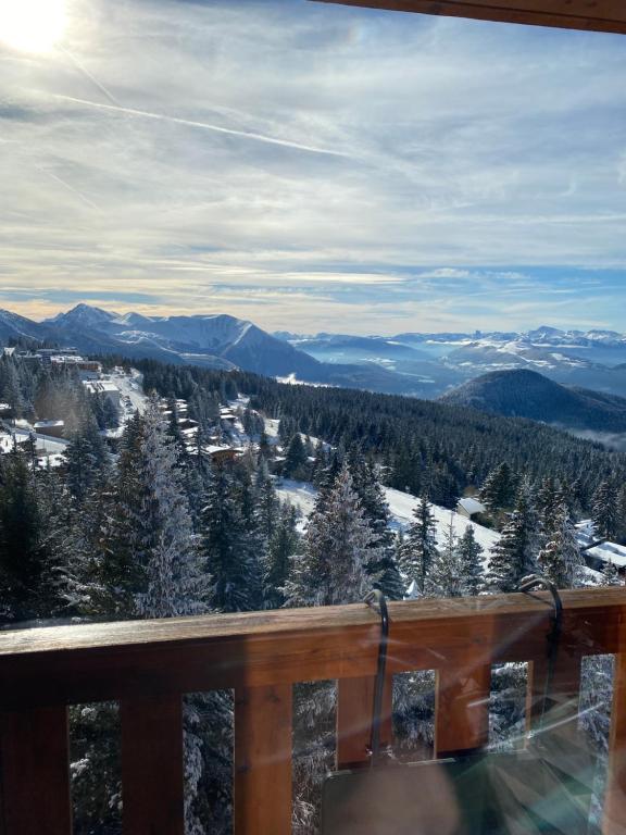 a view of the mountains from the deck of a cabin at Les Balcons d'Edelweiss in Chamrousse