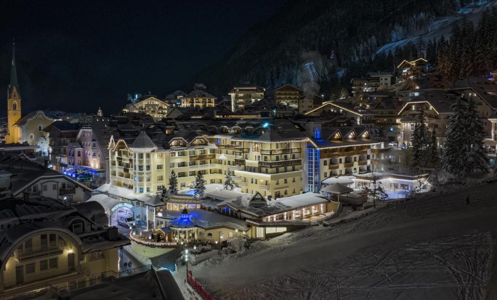 Nespecifikovaný výhled na hory nebo výhled na hory při pohledu z hotelu