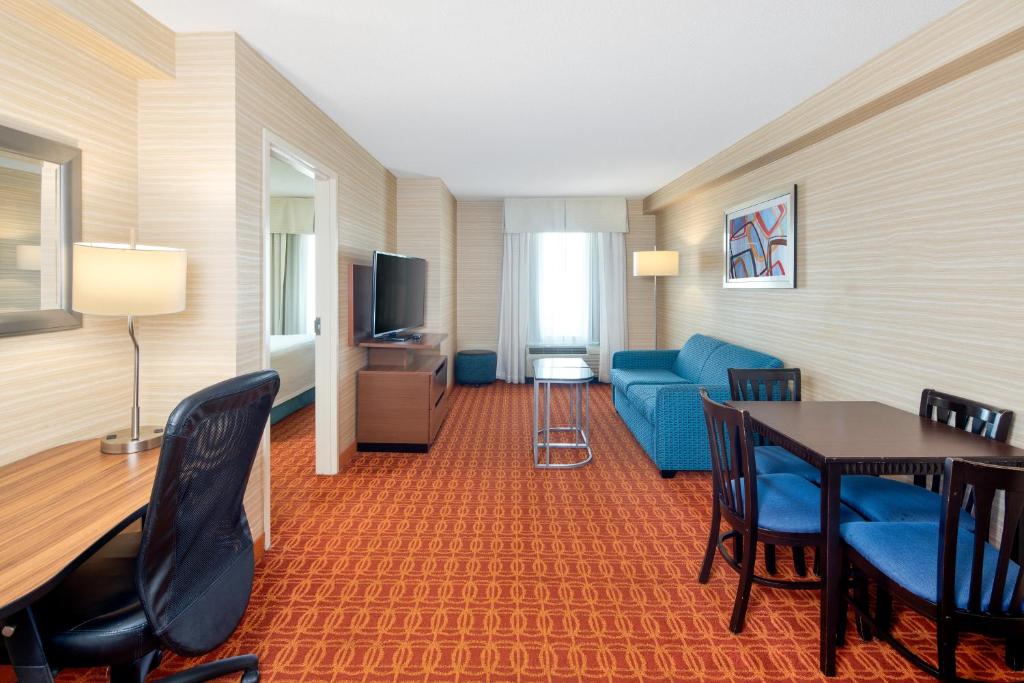 Fairfield Inn & Suites by Marriott Toronto Airport - Resim 9
