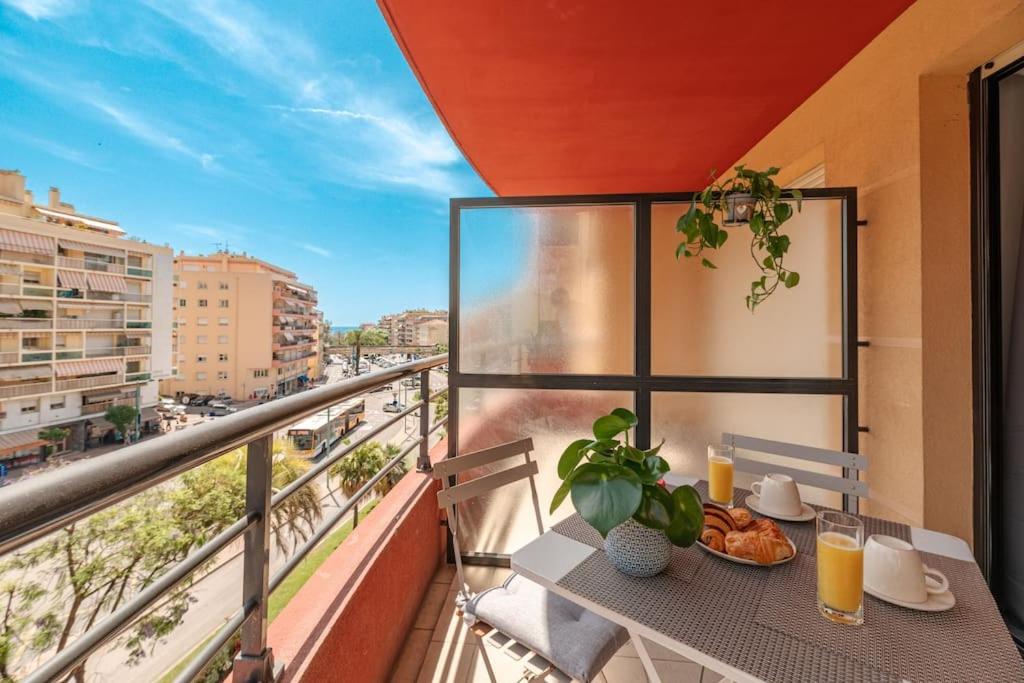 a balcony with a table with food on it at Appartement cosy au centre ville de Menton in Menton