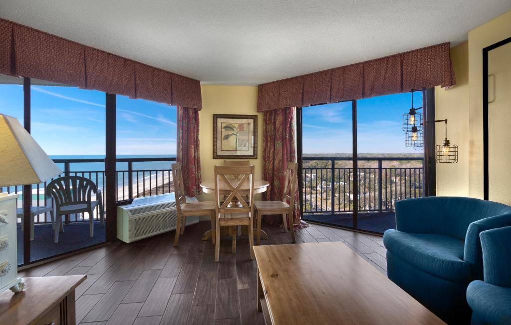 Istumisnurk majutusasutuses Monterey Bay Suites