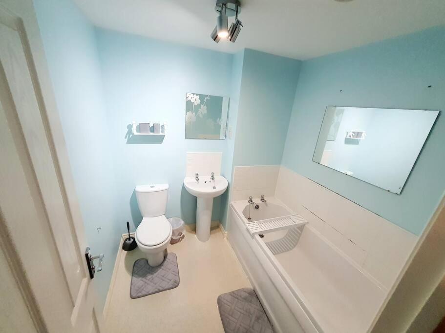 a bathroom with a toilet and a tub and a sink at - Modern 3 Bed in Newport - Close to City Centre - in Newport