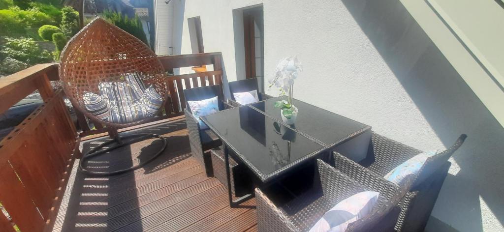 Balkón alebo terasa v ubytovaní Apartamenty EDEN jacuzzi, sauna