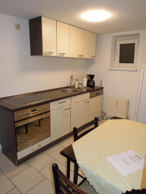 Ferienwohnung Monteurzimmer 2 Haus Arnstadt - Appartement À Deux Chambres