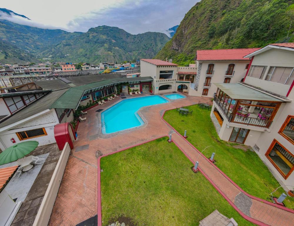 Nespecifikovaný výhled na hory nebo výhled na hory při pohledu z hotelu
