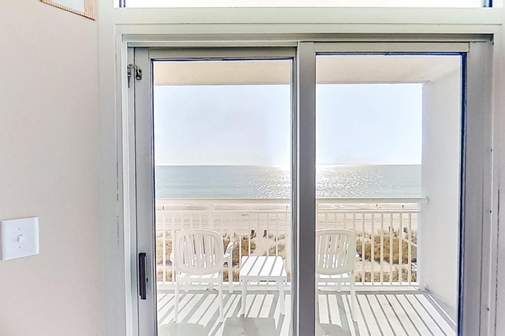 Carolinian Beach Resort - by Vacasa photo