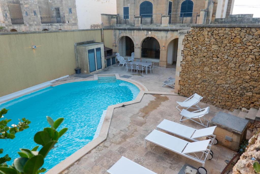 Bazén v ubytování OneFifty Holiday Home nebo v jeho okolí