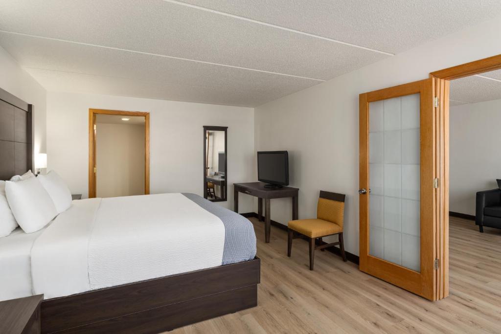 AmericInn by Wyndham Rochester Near Mayo Clinic photo