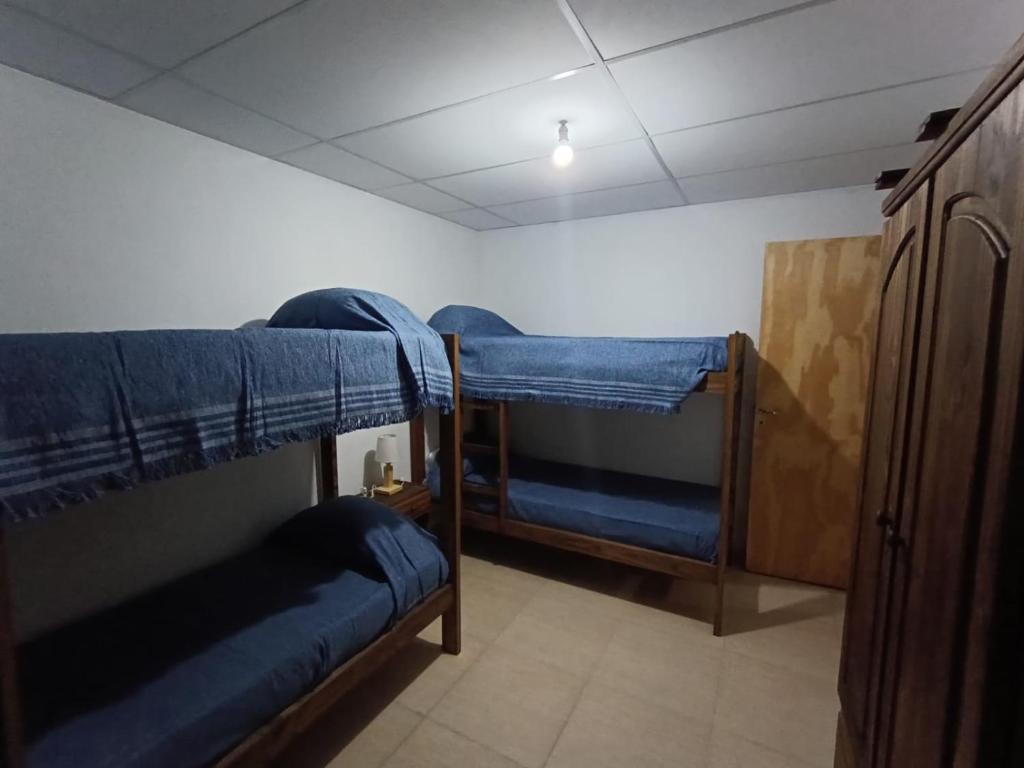 Katil dua tingkat atau katil-katil dua tingkat dalam bilik di FORTIN HOUSE