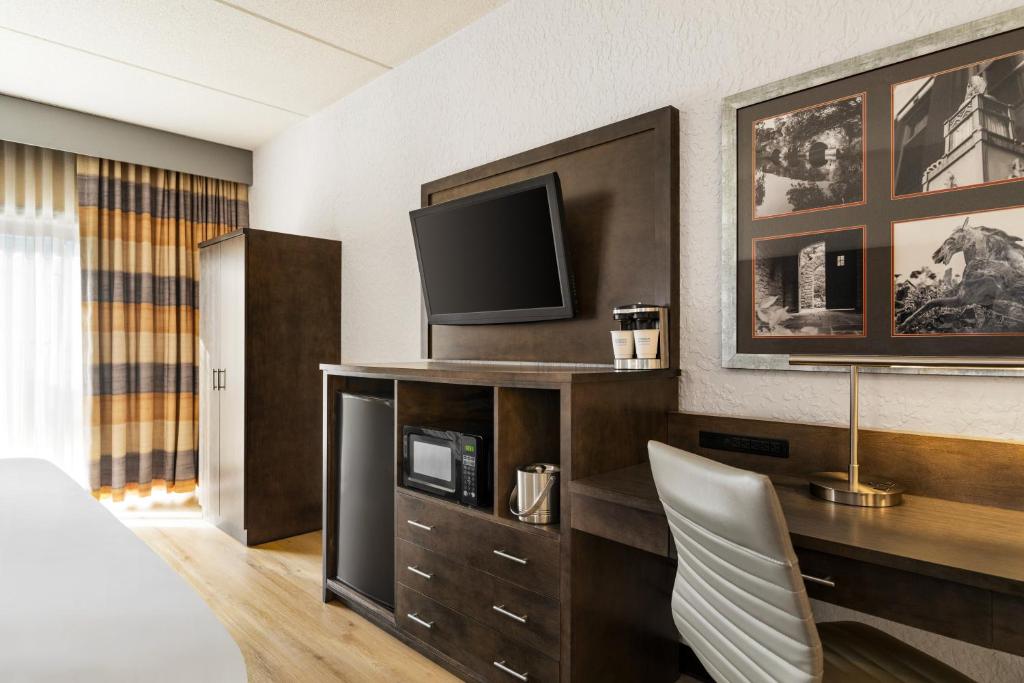 AmericInn by Wyndham Rochester Near Mayo Clinic photo