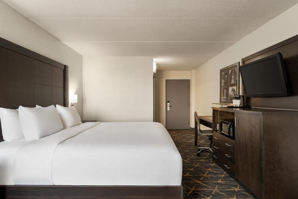 AmericInn by Wyndham Rochester Near Mayo Clinic photo