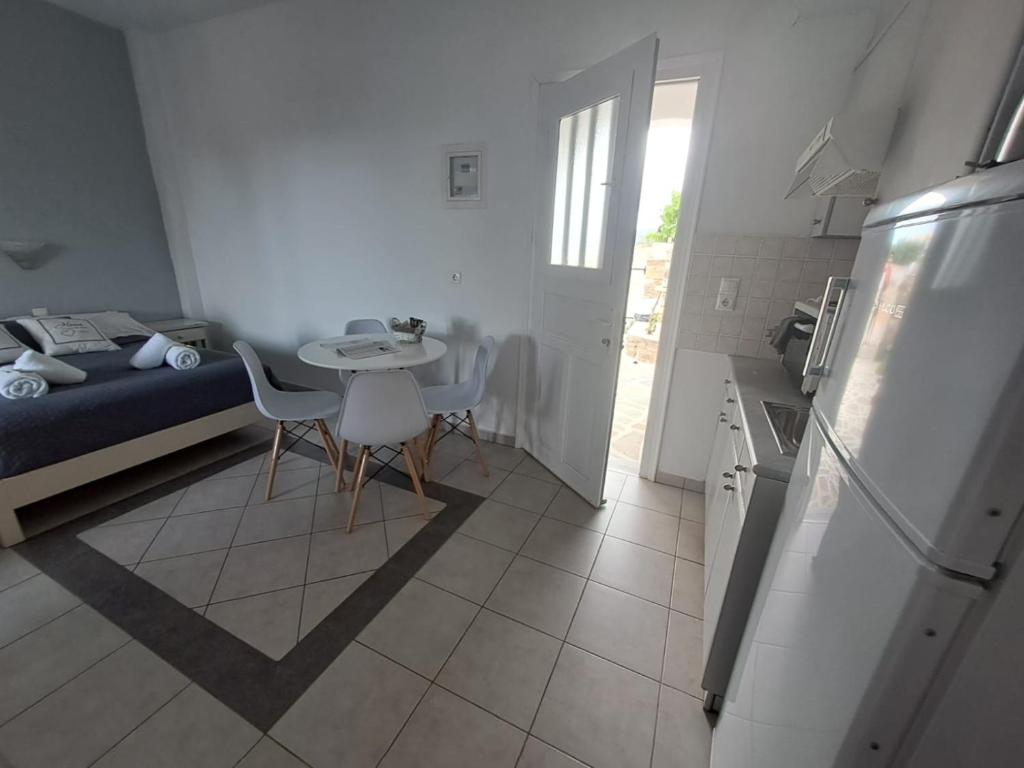 Kuchyň nebo kuchyňský kout v ubytování Anixis Studios Aliki Paros