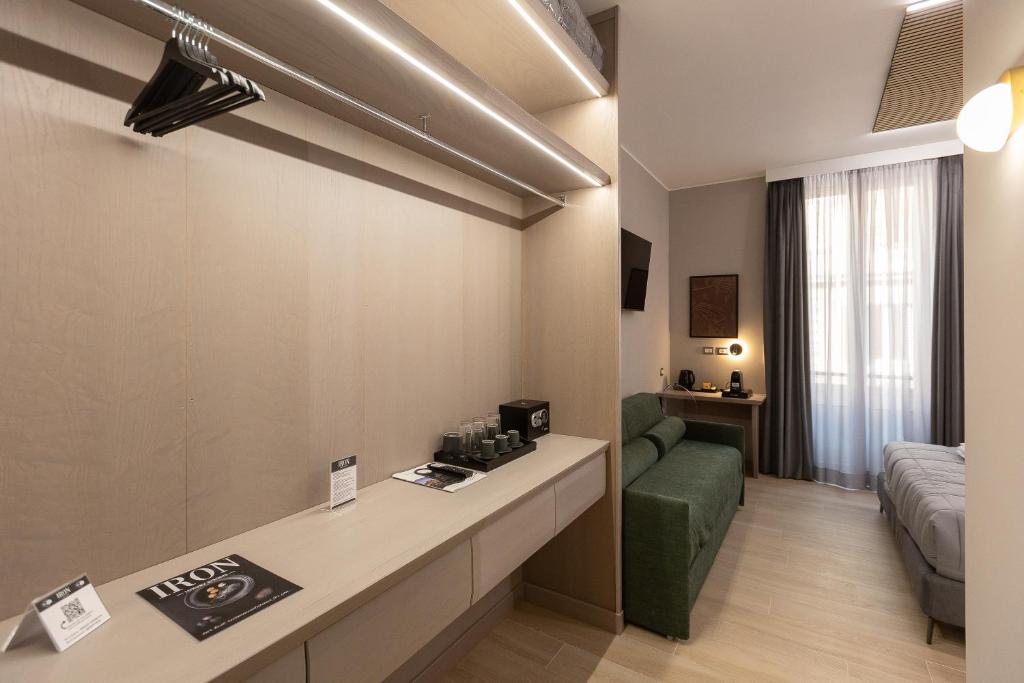 IRON Luxury Rooms - 8