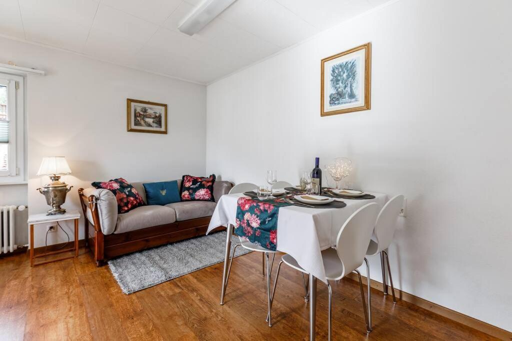 a living room with a table and a couch at casa Battilana Li Curt - Poschiavo in Prada