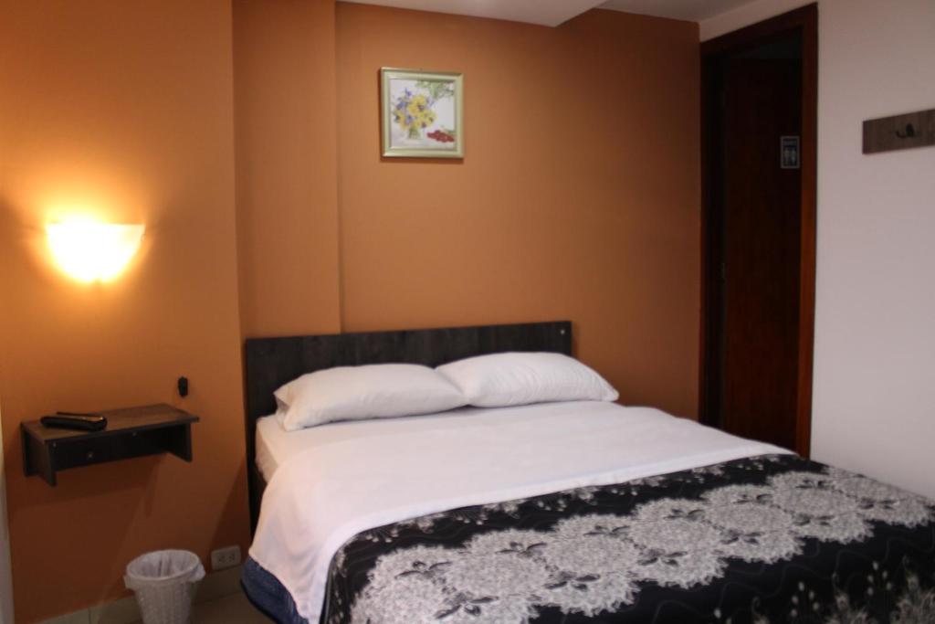Postel nebo postele na pokoji v ubytování JULIUS Hostal