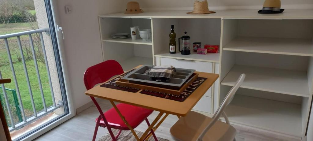 a small table and chairs in a room with a window at Chez Elisa in Chinon