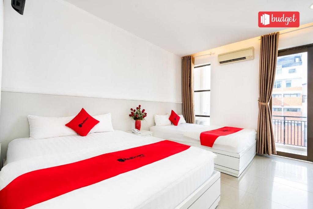 Postel nebo postele na pokoji v ubytování Khanh Linh Hotel