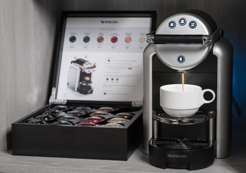 Příslušenství pro přípravu čaje a kávy v ubytování Innovation Hotel