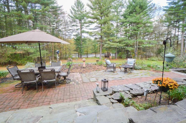 Giardino di Paper Mill Pines Bed and Breakfast