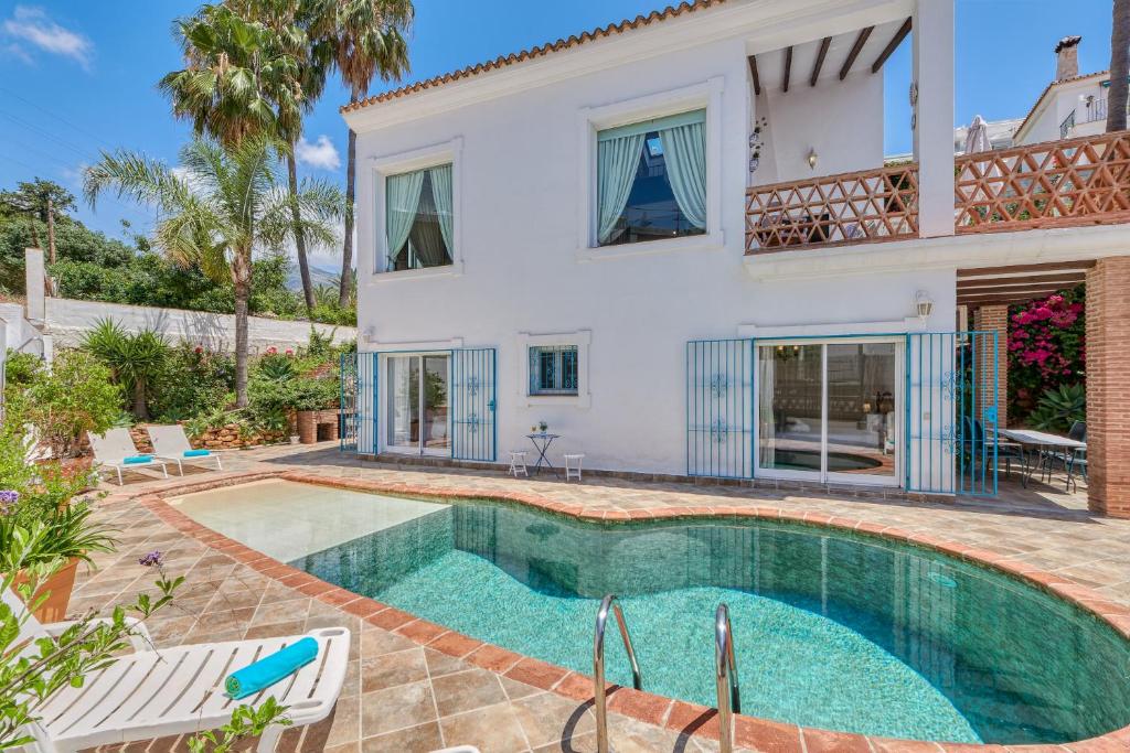 Amapola House Exclusive Private Pool, BBQ & Pet Friendly Torreblanca Fuengirola by Groway Home