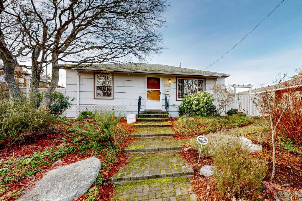 a white house with a red door at Schmitz Park Corner in Seattle