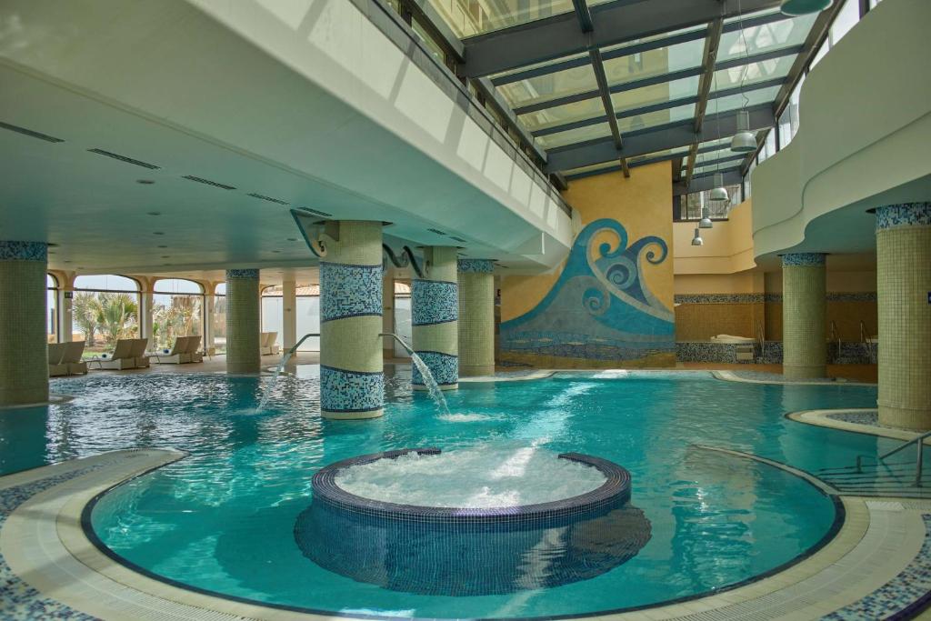 Piscine de l'établissement Secrets Bahía Real Resort & Spa Adults only ou située à proximité