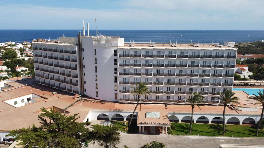 Bazén v ubytování Alua Illa de Menorca nebo v jeho okolí