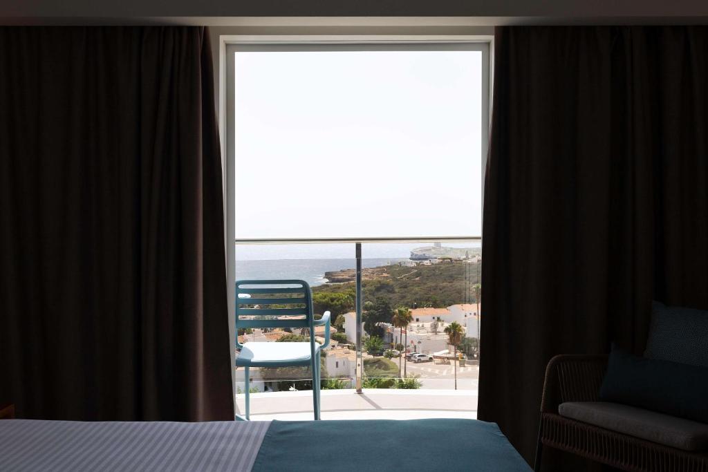 Postel nebo postele na pokoji v ubytování Alua Illa de Menorca