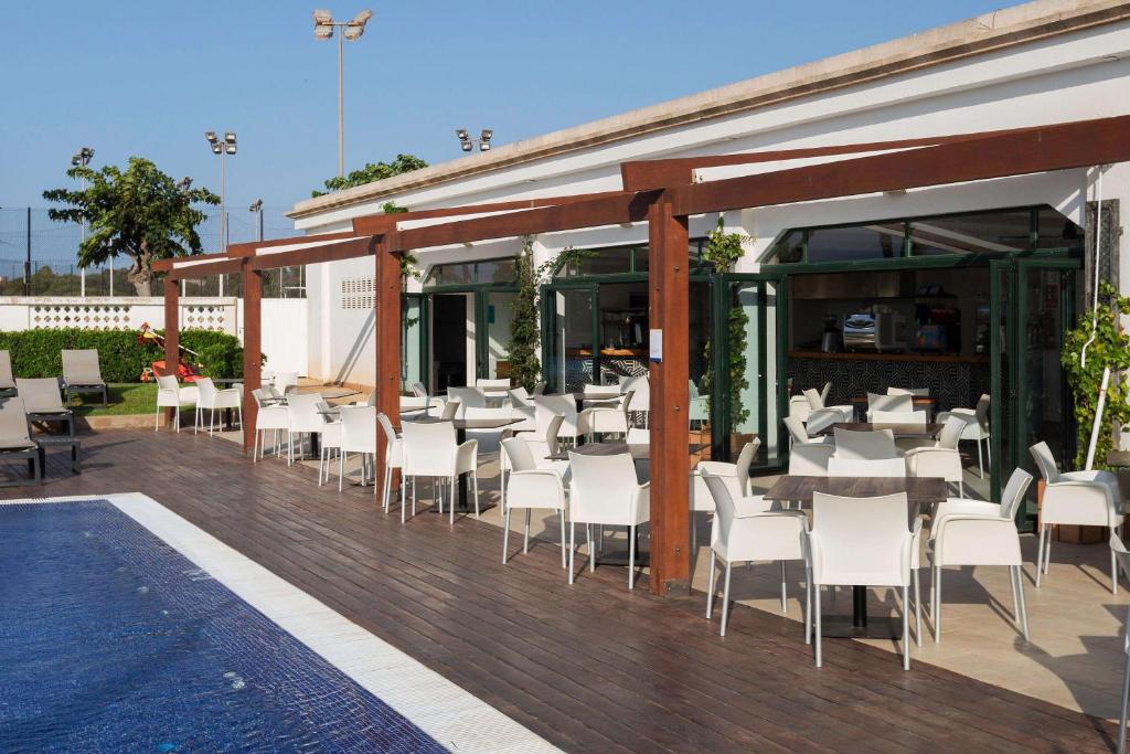 Bazén v ubytování Alua Illa de Menorca nebo v jeho okolí