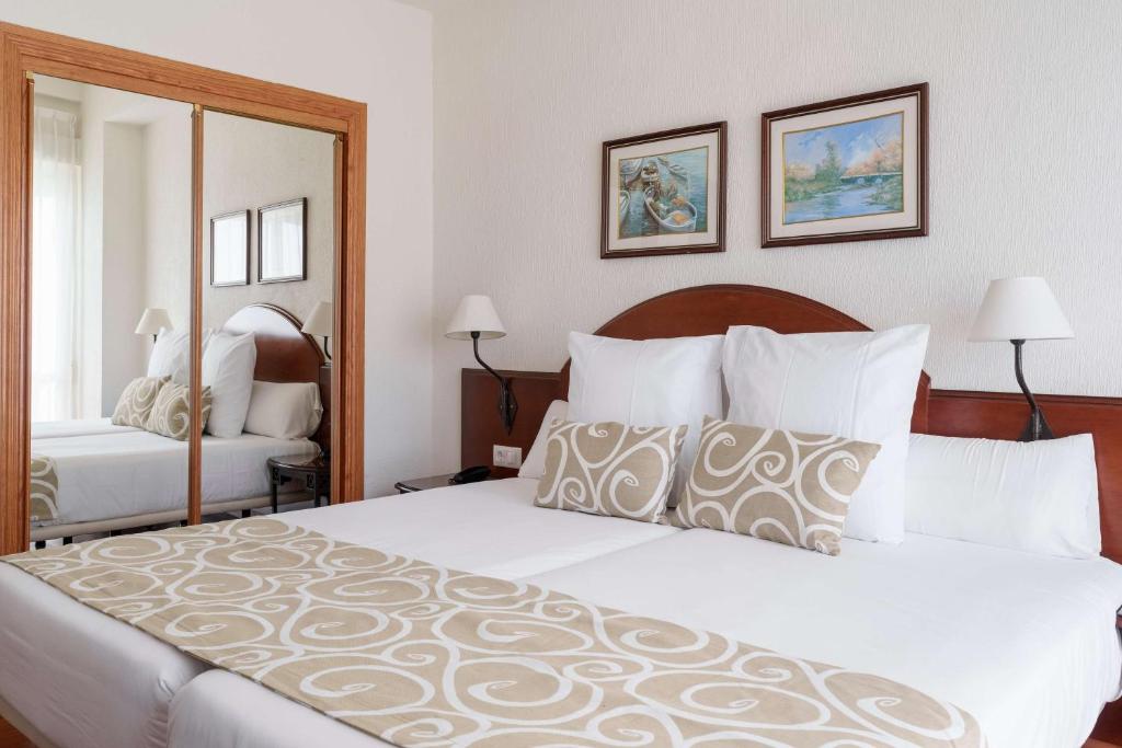 Cama o camas de una habitación en AluaSun Doblemar
