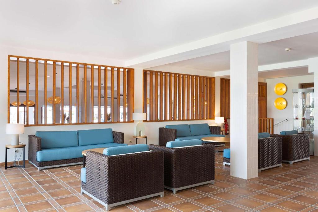 A seating area at AluaSoul Menorca - Adults Only