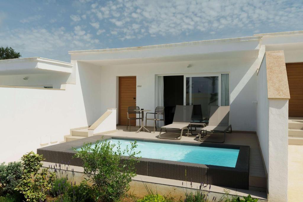 The swimming pool at or close to AluaSoul Menorca - Adults Only