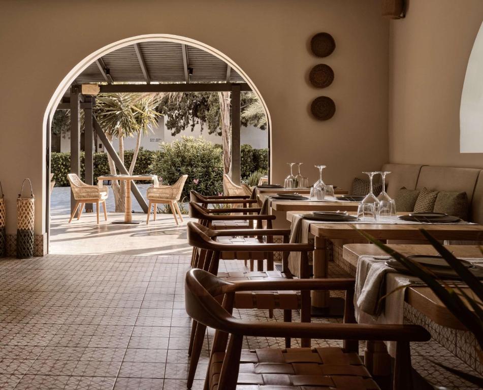 Posedenie v ubytovaní Numo Ierapetra Beach Resort Crete, Adults only, Curio Collection Hilton