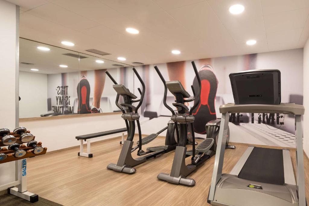 Fitness centrum a/nebo fitness zařízení v ubytování htop Amaika & SPA 4Sup - Adults Only #htopBliss