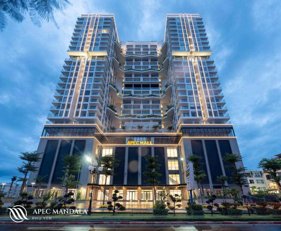 two tall buildings in front of a building at Happy Homes (Apec Tuy Hòa Phú Yên) in Tuy Hoa