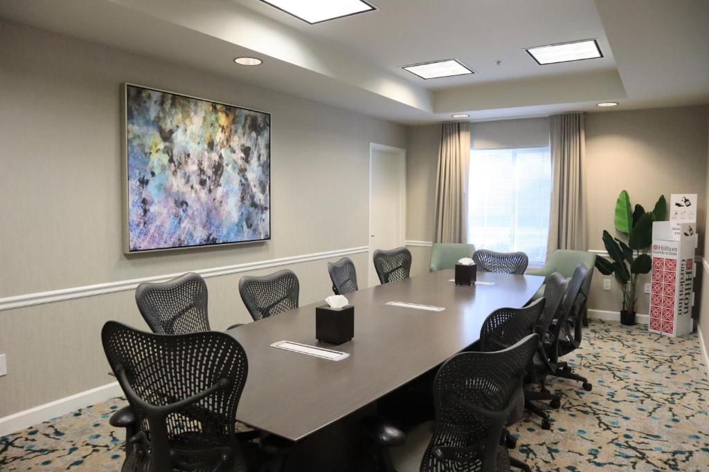 Der Geschäftsbereich oder Konferenzraum in der Unterkunft Hilton Garden Inn Calabasas