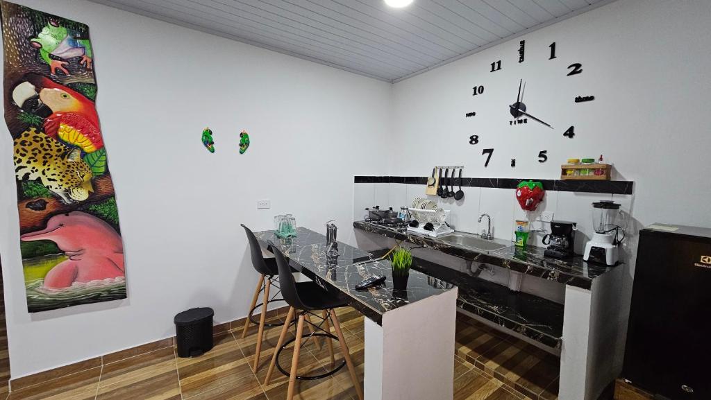 Kuchyň nebo kuchyňský kout v ubytování Family Amazon Minimalist
