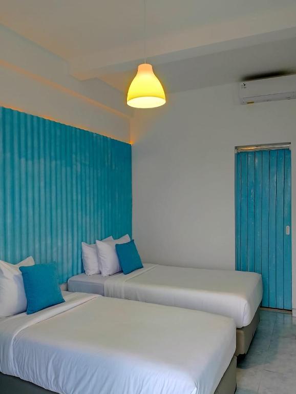 Paras Paros Marina Lodge - 