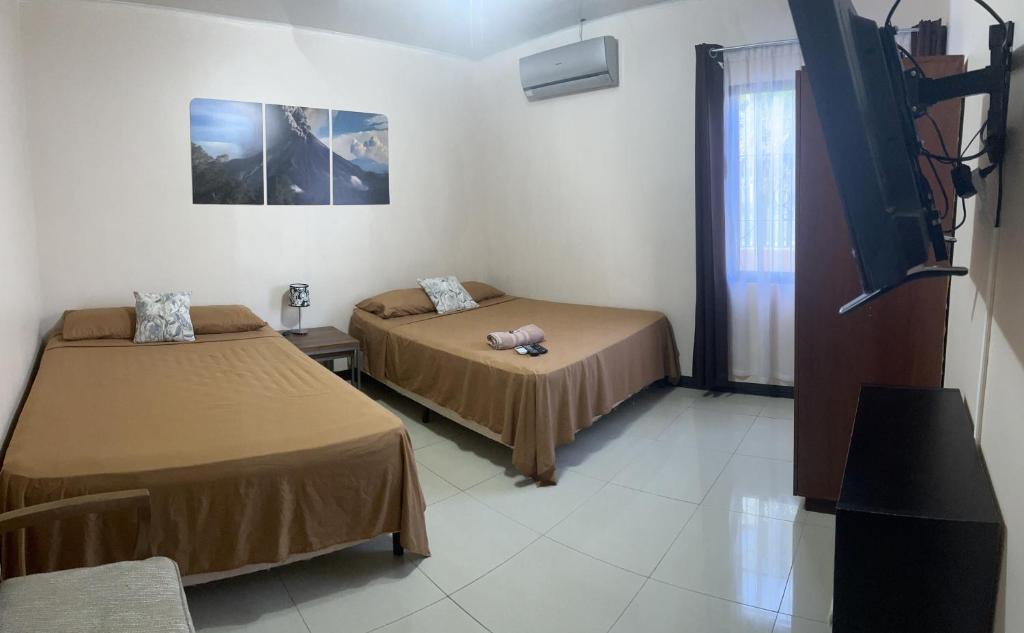 Postel nebo postele na pokoji v ubytování HOTEL DEL RiO