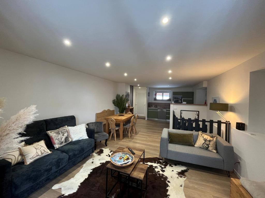 Photo de la galerie de l'établissement Charmant T3 rénové, 8 pers, proche centre, balcon sud, garage pour skis/vélos, animaux non admis - FR-1-761-4, à Villard-de-Lans