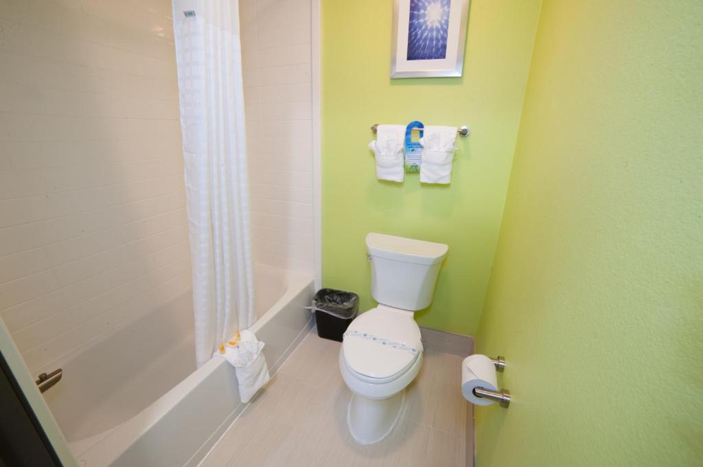 Arya Inn & Suites - 
