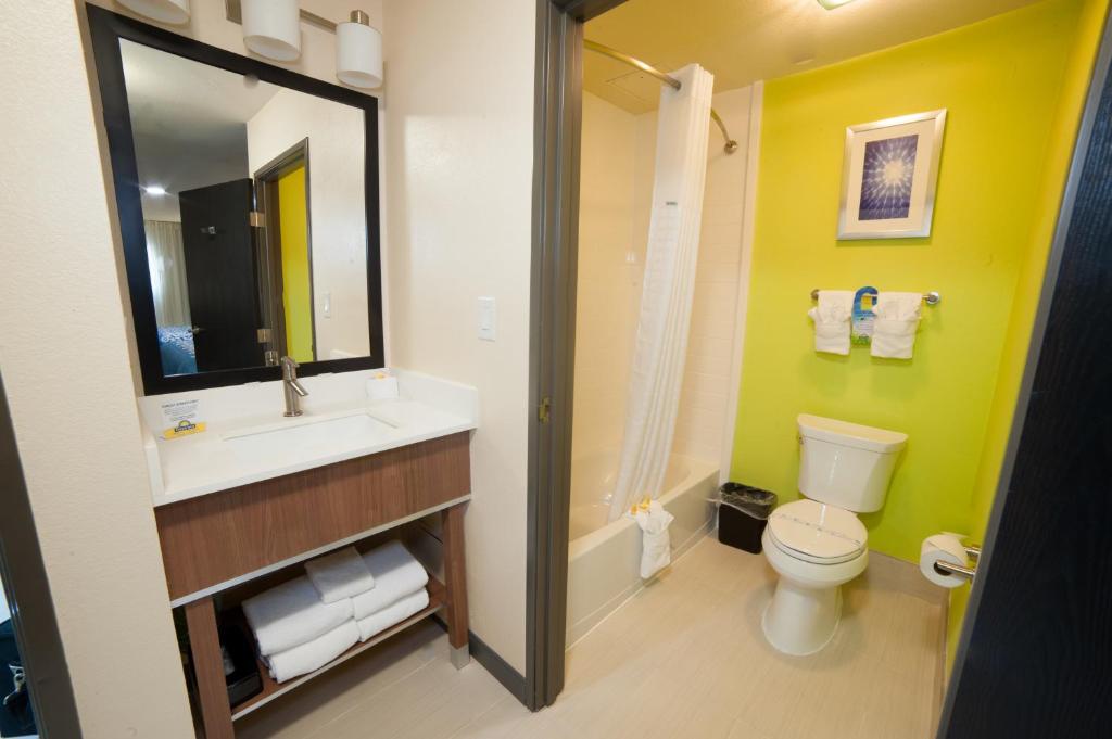 Arya Inn & Suites - Chambre Queen Avec Deux Lits Queen - Non-Fumeurs