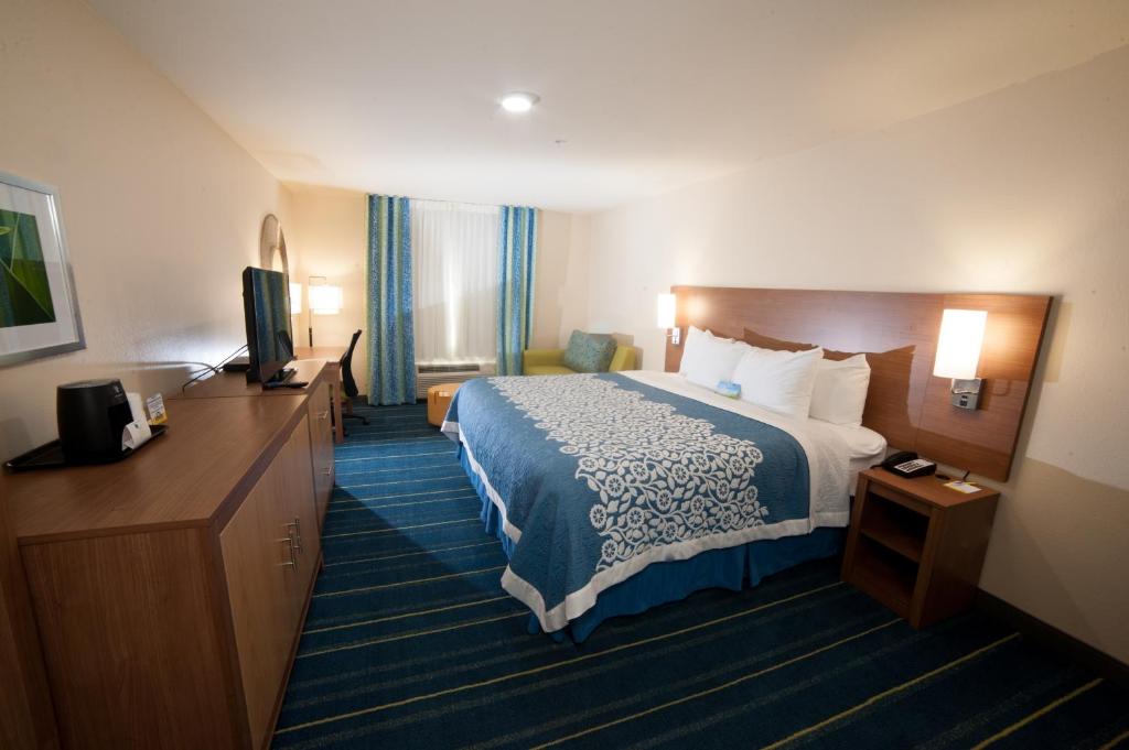 Arya Inn & Suites - Chambre King - Accessible Aux Personnes Handicapées/Non-Fumeurs