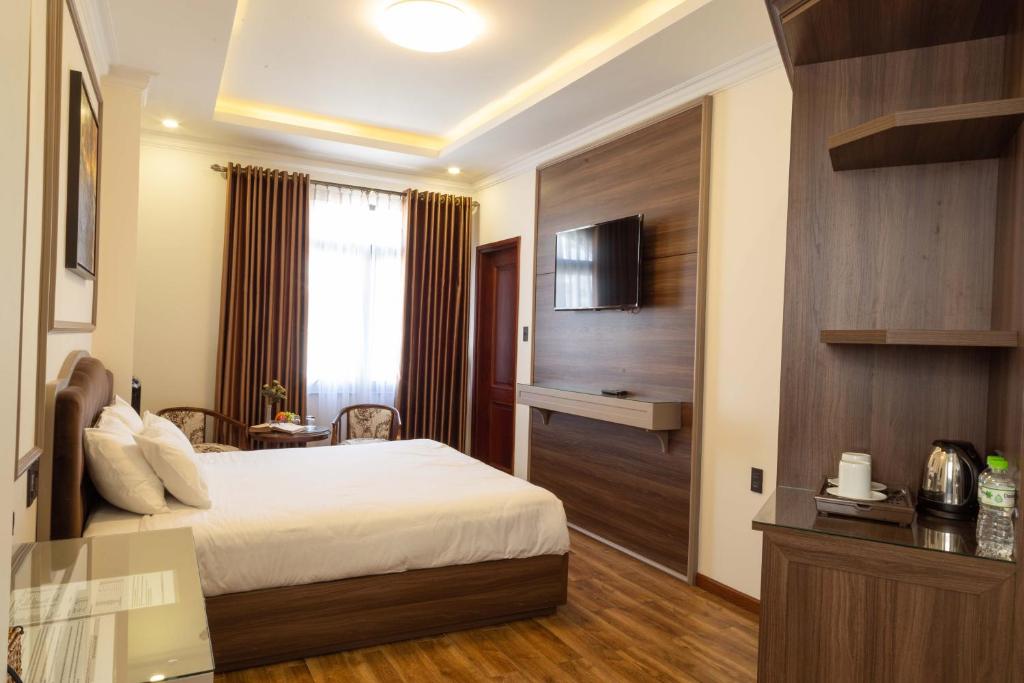 Postel nebo postele na pokoji v ubytování Win Hotel Đà Lạt