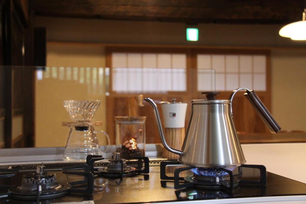麻の里の宿asanone。岩櫃山に佇む1日1組限定の古民家一棟貸し宿。にあるコーヒーまたはお茶