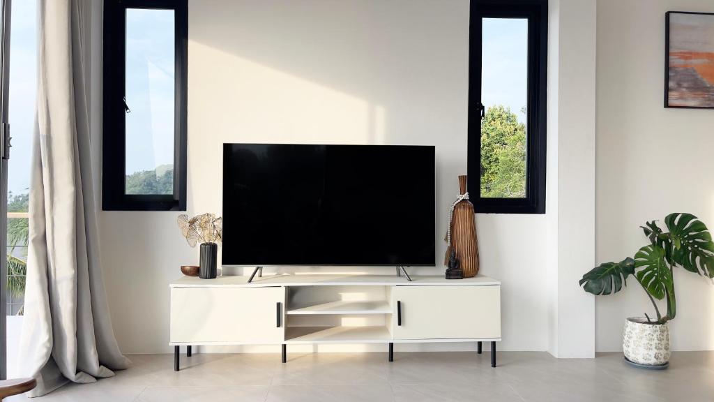 TV a/nebo společenská místnost v ubytování Infinity Villa