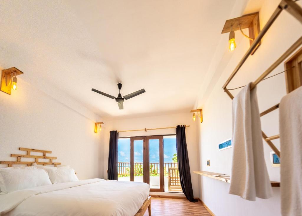 Postel nebo postele na pokoji v ubytování Manta Sea View Himandhoo